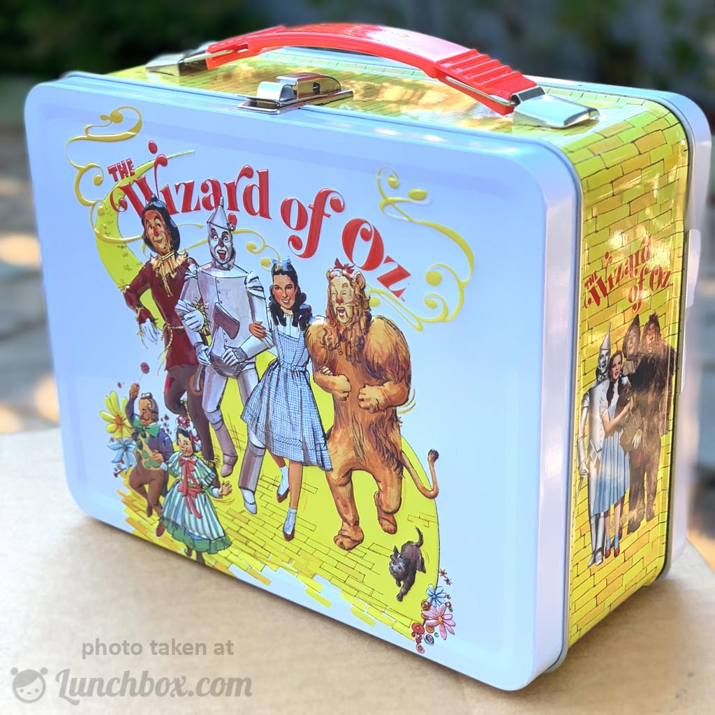 https://www.lunchbox.com/cdn/shop/products/wizard-of-oz-lunch-box_cc89596f-1a80-43d8-91d2-412e33154c52_1024x1024.jpg?v=1548972672